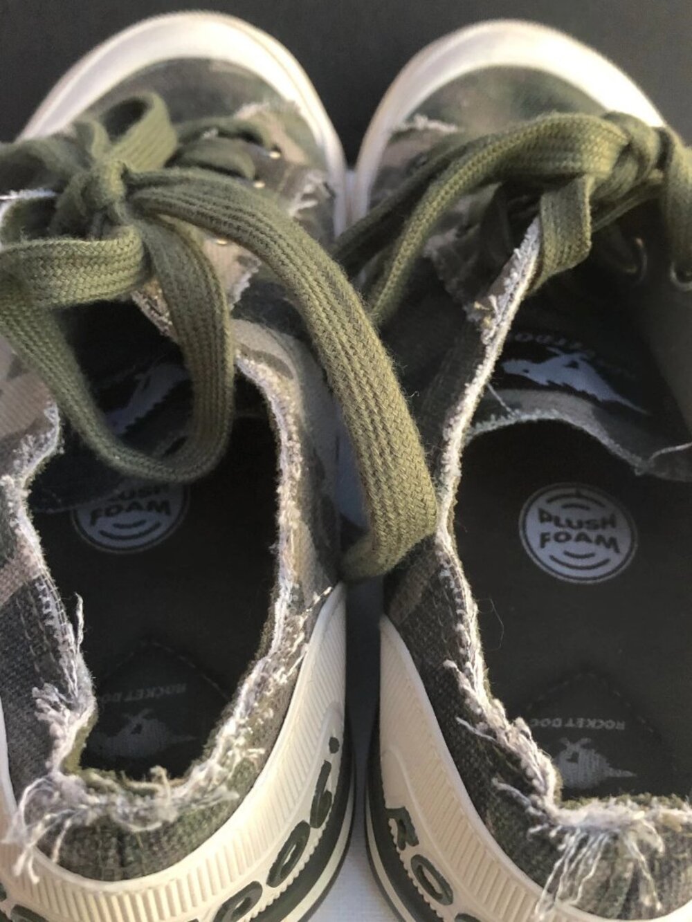 Rocket Dog Women& Sneaker Canvas Lace-up Gray Camo Shoes Sz 6.5 Frayed Edges - Picture 5 of 13
